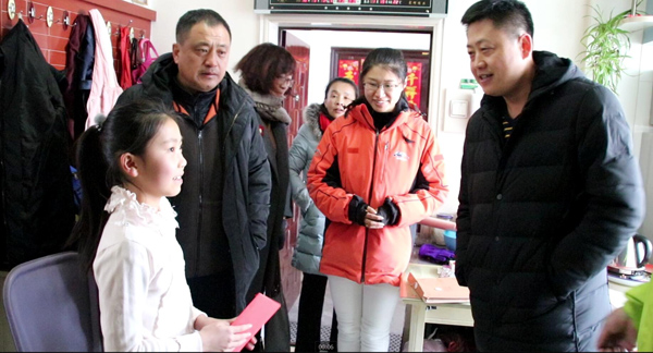 愛心助學(xué)，點(diǎn)燃希望